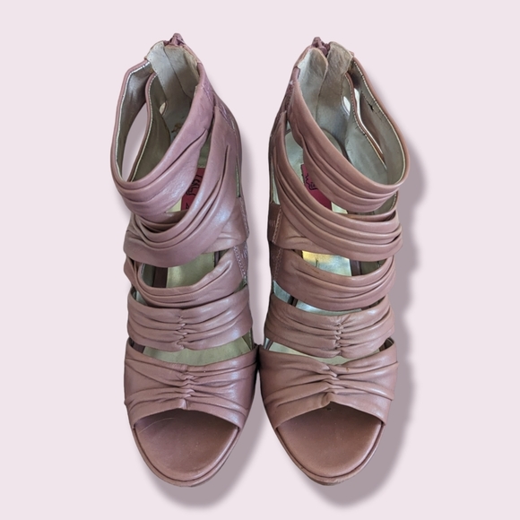 Chi by Carlos Falchi Mauve Leather strappy Platform Heels - Picture 6 of 8